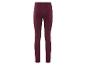 Un jean skinny bordeaux pour femme.