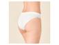 Dos et fesses de femme en culotte blanche sans couture.