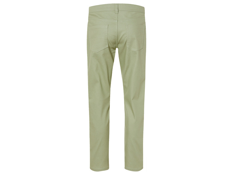 Un pantalon chino vert pour homme.