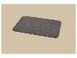Tapis de séchage rectangulaire gris foncé aux coins arrondis sur fond beige clair.