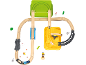 Ensemble de train en bois à deux niveaux avec un train et divers accessoires.