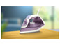 Un fer à repasser Philips 2000 Series violet sur un tissu jaune.