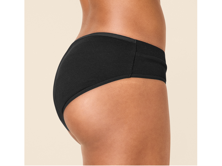 Culotte noire pour femme en maille côtelée fine, vue de profil