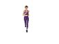 Femme en tenue de sport violette (legging et brassière) en train de courir.