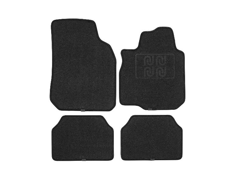 Tapis de sol de voiture noirs, y compris un tapis avec le logo d'une marque connue.