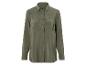 Une chemise vert foncé à manches longues avec des boutons.