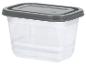 Récipient en plastique transparent avec couvercle gris, idéal pour le stockage des aliments.