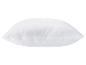 Un oreiller blanc uni sur fond blanc.