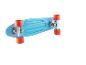Planche à roulettes bleue avec des roues oranges.
