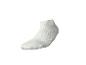 Une seule chaussette courte blanche sur fond blanc.