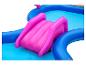 Piscine et toboggan gonflables pour enfants : jeux d'eau ludiques et colorés.