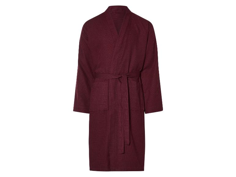 Peignoir bordeaux.