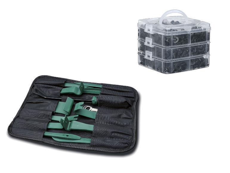 Kit d'outils de démontage de garnitures de voiture et organisateur empilable avec clips en plastique noirs.