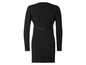Robe noire côtelée à manches longues et ceinture.