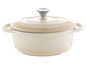 Une casserole en fonte de couleur crème avec un couvercle.
