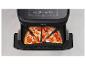 Friteuse à air Philips avec quatre tranches de pizza au pepperoni à l'intérieur
