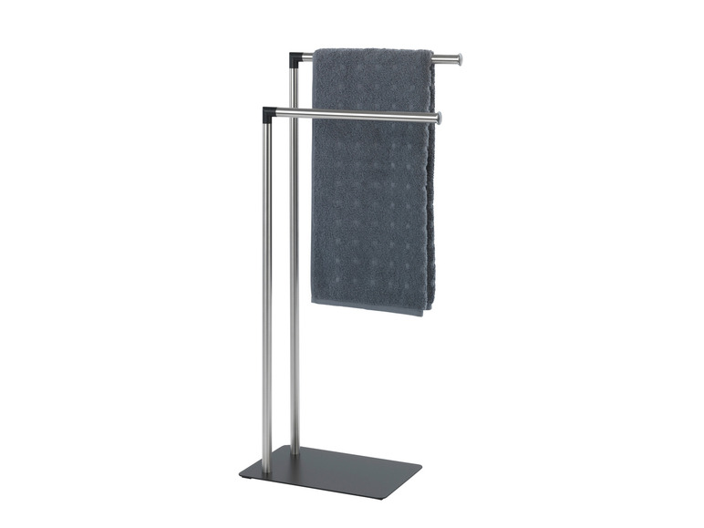 Un porte-serviettes avec une serviette grise