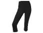Leggings capri noirs pour le sport.