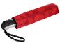 Parapluie rouge plié avec motif géométrique et poignée noire