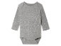 Un body bébé gris à manches longues.