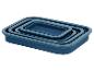 Ensemble de quatre récipients alimentaires en silicone bleus pliables, emboîtés les uns dans les autres.
