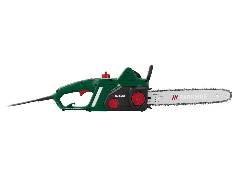 Une tronçonneuse électrique verte et noire avec des détails rouges et une lame blanche, de la marque Parkside.