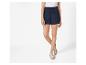 Shorts et espadrilles : mode féminine et décontractée.