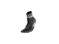 Une chaussette de sport Crivit, noire et grise.