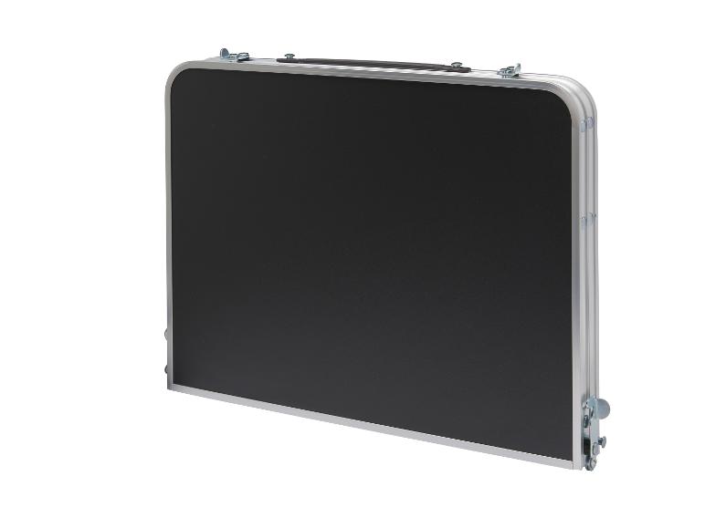 Table de camping pliable avec surface noire et cadre en aluminium argenté, posée à la verticale.