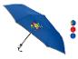 Parapluie bleu avec un motif géométrique coloré et un logo au centre.