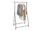 Chemise, pull et trench beige sur un portant mobile.
