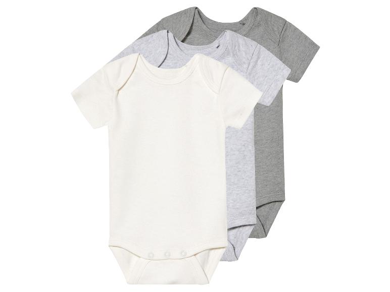 Trois bodys bébé en coton, blanc et gris.