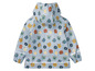 Un imperméable bleu avec un motif de monstres amusants.