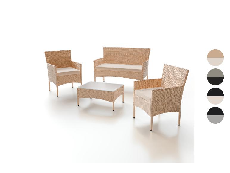Ensemble de mobilier de jardin en rotin beige avec coussins clairs et table basse.