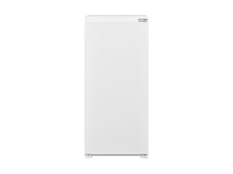 Congélateur vertical blanc avec porte, sur fond blanc.