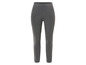 Un legging gris.