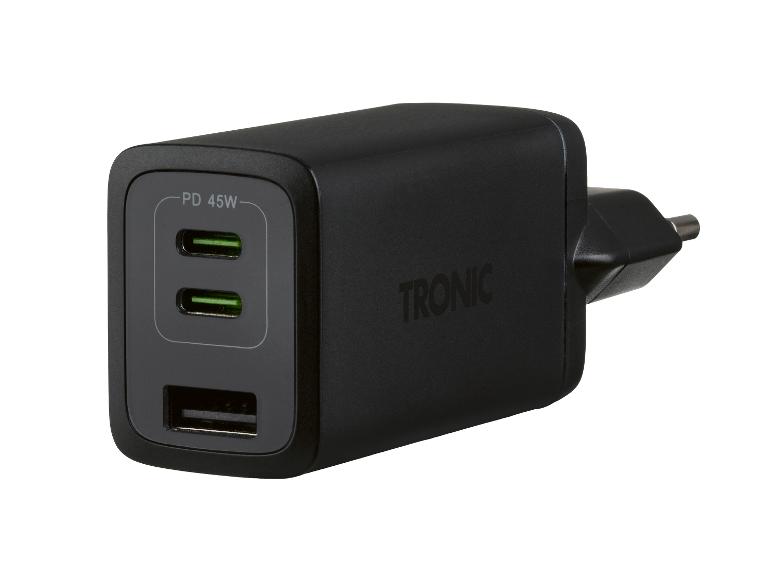 Chargeur mural USB noir de 45W avec deux ports USB-C et un port USB-A.
