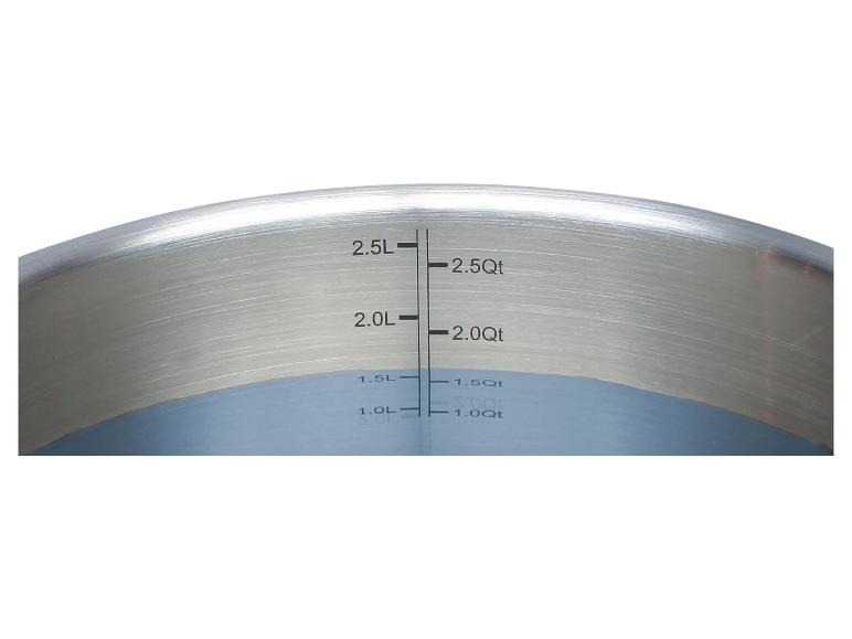 Intérieur de casserole en acier inoxydable avec graduations en litres et quarts.