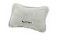 Un coussin gris avec le logo Silvercrest.
