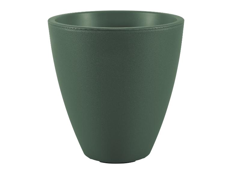 Un pot de fleurs en plastique vert.