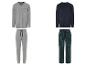 Deux ensembles de pyjamas pour hommes, un gris avec un col en V et un bleu marine avec un col rond.