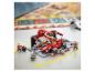 Un ensemble LEGO Ferrari Formule 1 avec une voiture et des minifigurines lors d'un arrêt au stand.