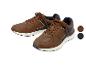Baskets homme marron et bleu marine avec semelle blanche.