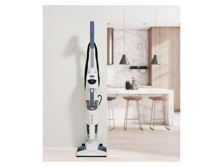 Balai vapeur blanc et bleu dans une cuisine moderne avec des éléments en bois et marbre.