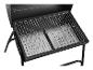 Barbecue portable avec grille et plaques de cuisson.