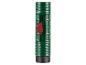 Lampe de poche verte avec un rabat rouge couvrant un port de charge 5V=1A.