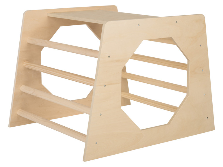 Un cadre d'escalade en bois avec trois barreaux horizontaux et un trou rond.
