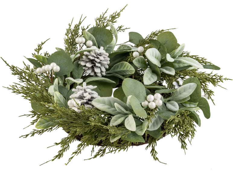 Couronne d'hiver avec pommes de pin givrées, baies blanches et feuillage vert sur fond noir.