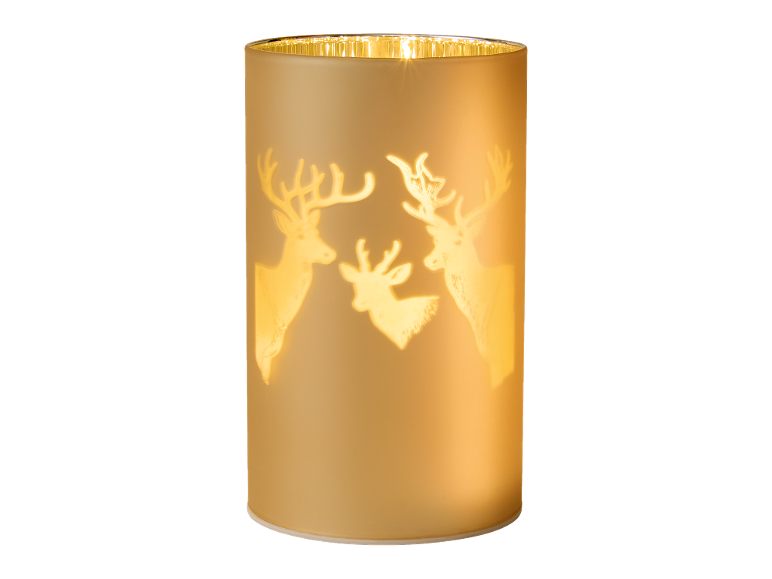 Bougie décorative avec des cerfs, illuminée de l'intérieur, créant une ambiance chaleureuse.