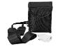 Étui de transport noir, bandoulière et chiffonnettes pour le nettoyage.